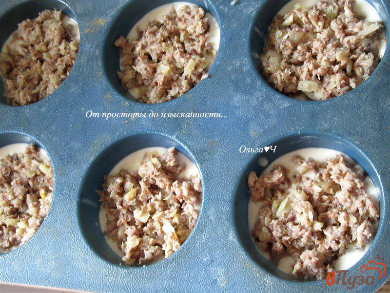 Фото приготовление рецепта: Заливные пирожки с картофелем и сайрой шаг №3