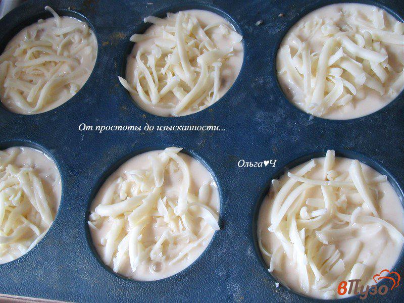 Фото приготовление рецепта: Заливные пирожки с картофелем и сайрой шаг №4