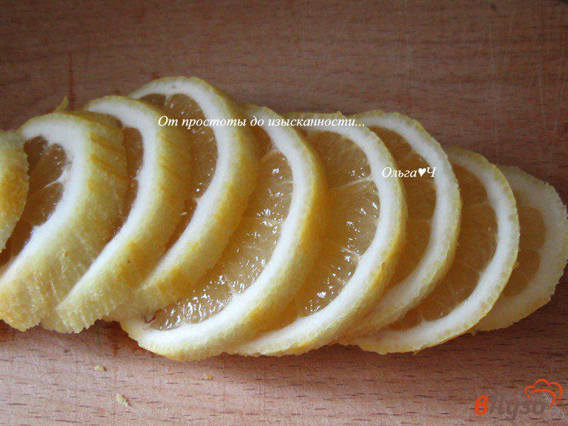 Фото приготовление рецепта: Грецкие орехи с медом и лимоном шаг №2
