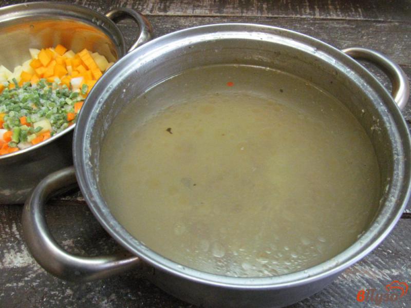Фото приготовление рецепта: Суп картофельный с лапшой шаг №3