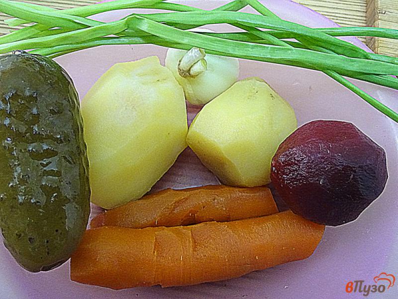 Фото приготовление рецепта: Салат с картофелем свеклой и огурцом шаг №1