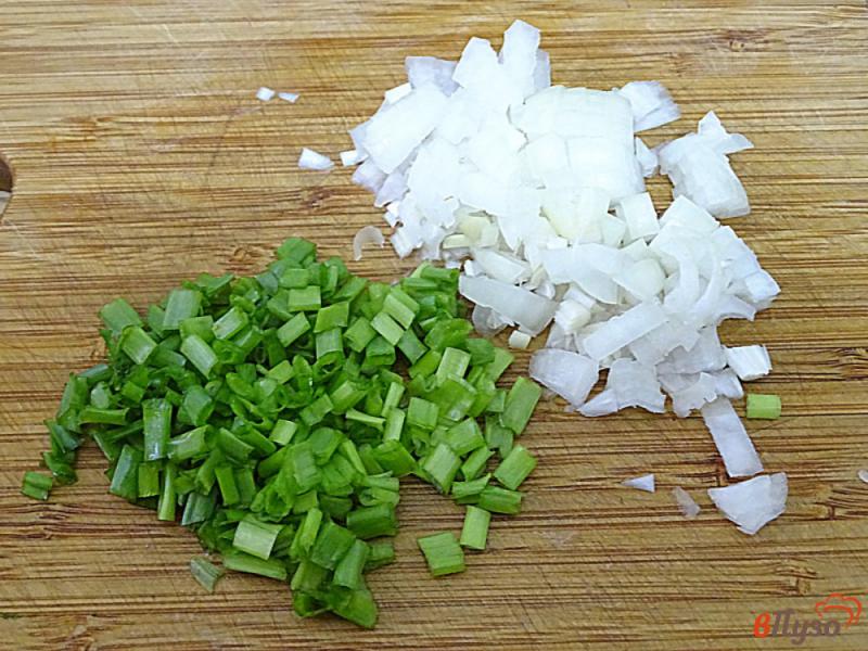 Фото приготовление рецепта: Салат с картофелем свеклой и огурцом шаг №6