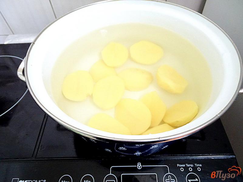 Фото приготовление рецепта: Свекольник с сосисками и сметаной шаг №2