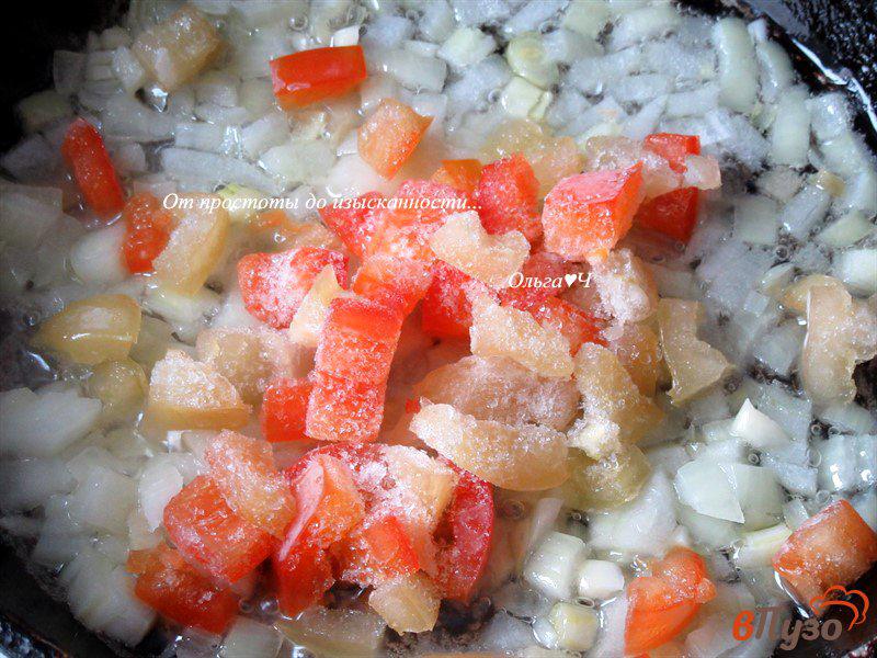 Фото приготовление рецепта: Суп с креветками и рисом «Южная ночь» шаг №3