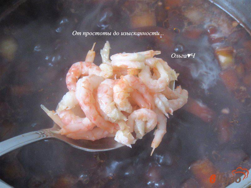 Фото приготовление рецепта: Суп с креветками и рисом «Южная ночь» шаг №7