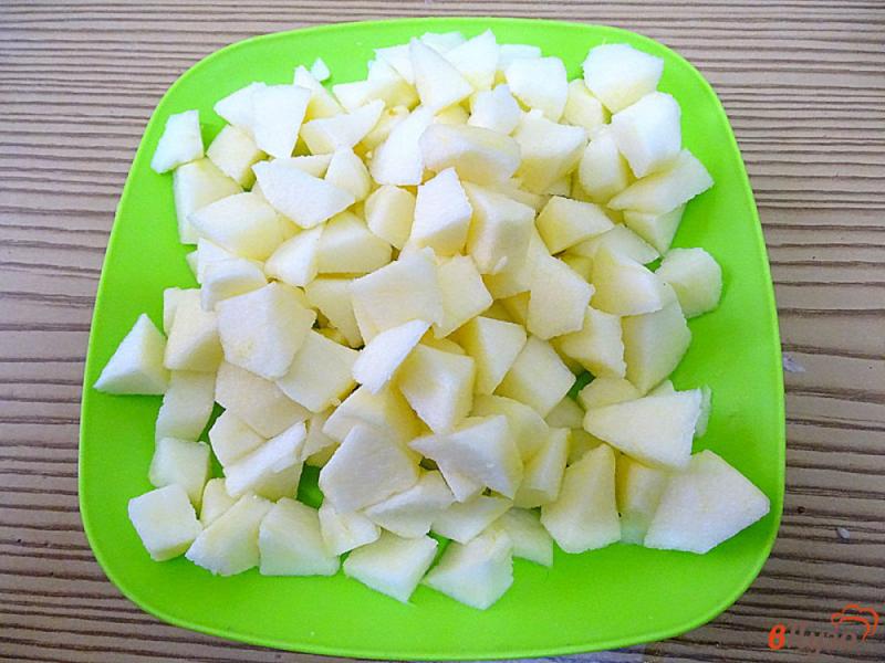 Фото приготовление рецепта: Английский рисовый пудинг с яблоками и малиновым сиропом шаг №7