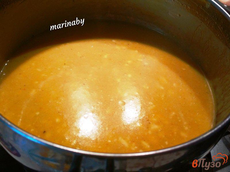 Фото приготовление рецепта: Суп-пюре из тыквы и плавленного сыра шаг №8