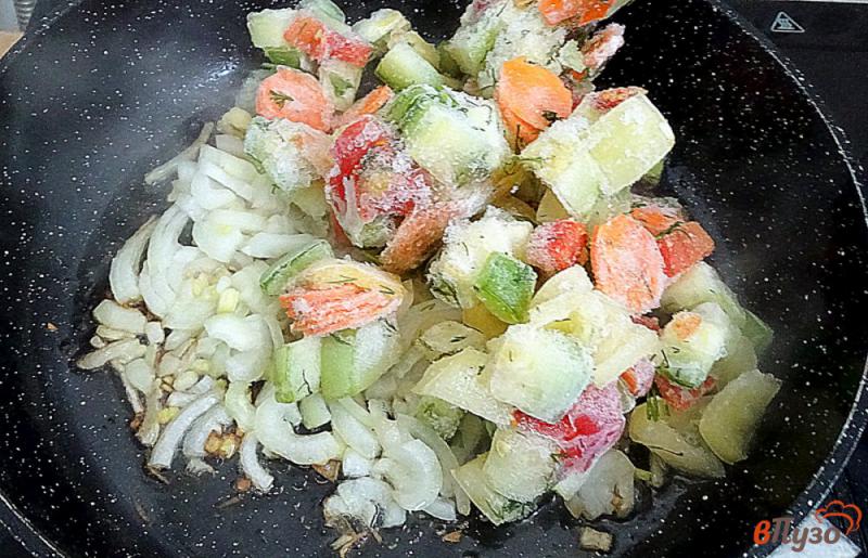 Фото приготовление рецепта: Замороженные овощи на гарнир шаг №4