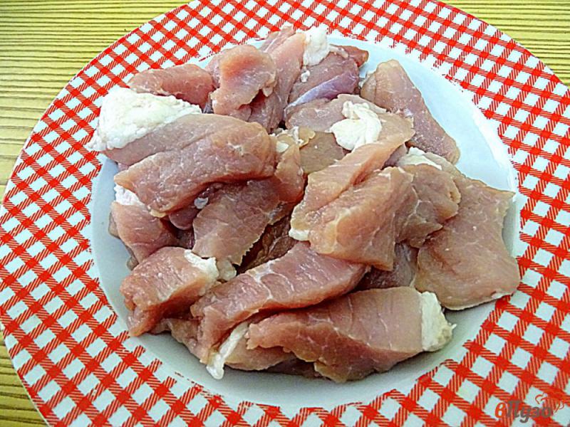 Фото приготовление рецепта: Свинина с вешенками шаг №4