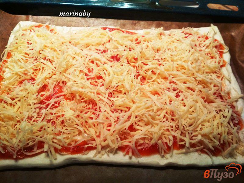 Фото приготовление рецепта: Пицца с копченой колбасой шаг №3