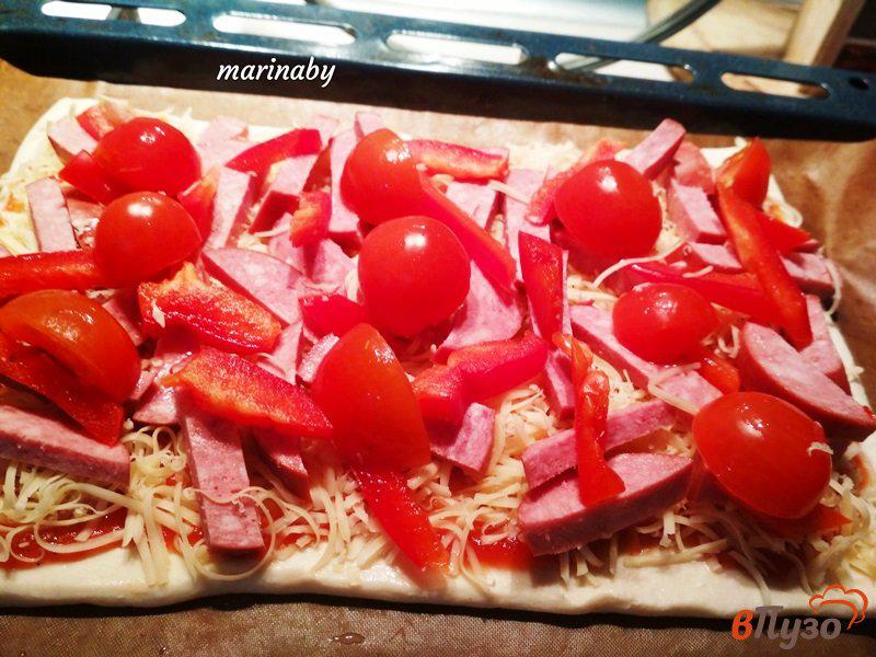 Фото приготовление рецепта: Пицца с копченой колбасой шаг №4