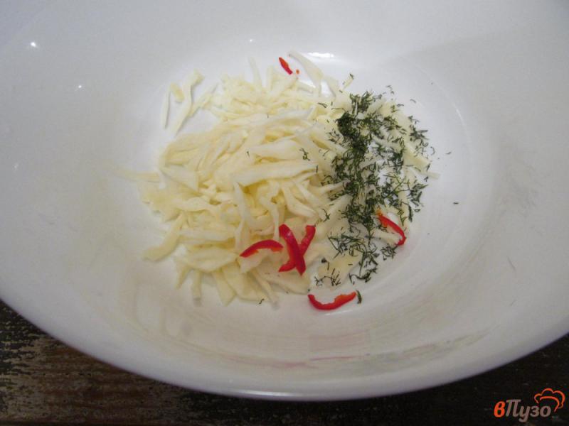 Фото приготовление рецепта: Капустный салат с помидором и печеной свеклой шаг №1