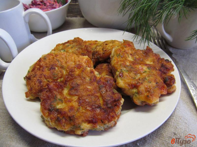 Фото приготовление рецепта: Рубленые котлеты из курицы с сыром и помидором шаг №9