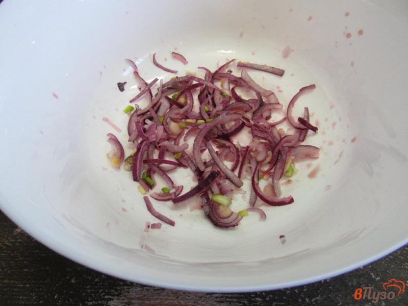Фото приготовление рецепта: Салат из копченой курицы с помидором и фасолью шаг №1