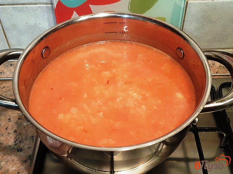 Фото приготовление рецепта: Томатный суп с рисом и овощами шаг №8