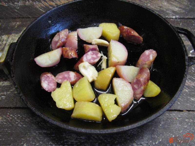 Фото приготовление рецепта: Картофельный теплый салат шаг №2