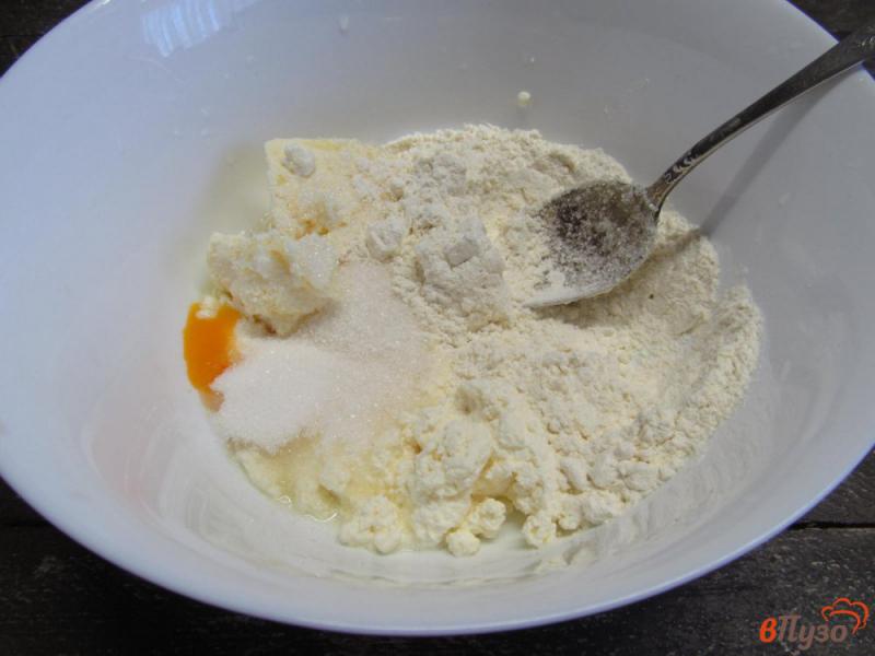 Фото приготовление рецепта: Творожные вафли со взбитыми сливками и мандарином шаг №4