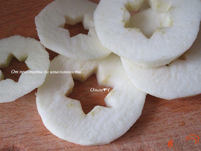 Фото приготовление рецепта: Яблочные оладьи шаг №3