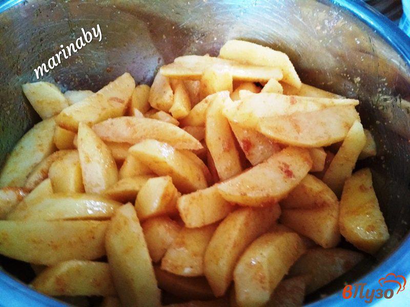 Фото приготовление рецепта: Запеченный картофель с куркумой шаг №4