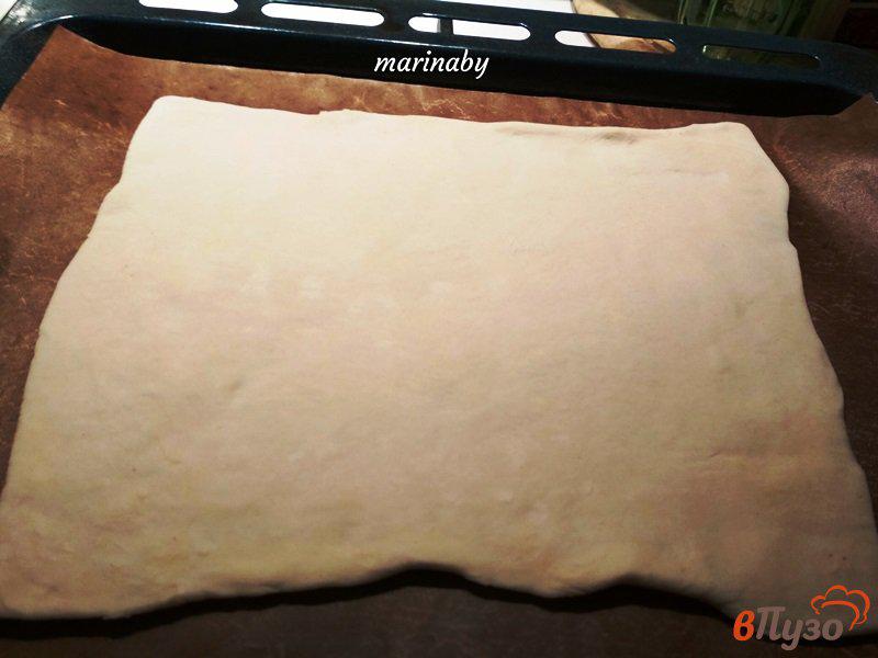 Фото приготовление рецепта: Мясная пицца на слоеном тесте с маринованным огурцом шаг №1
