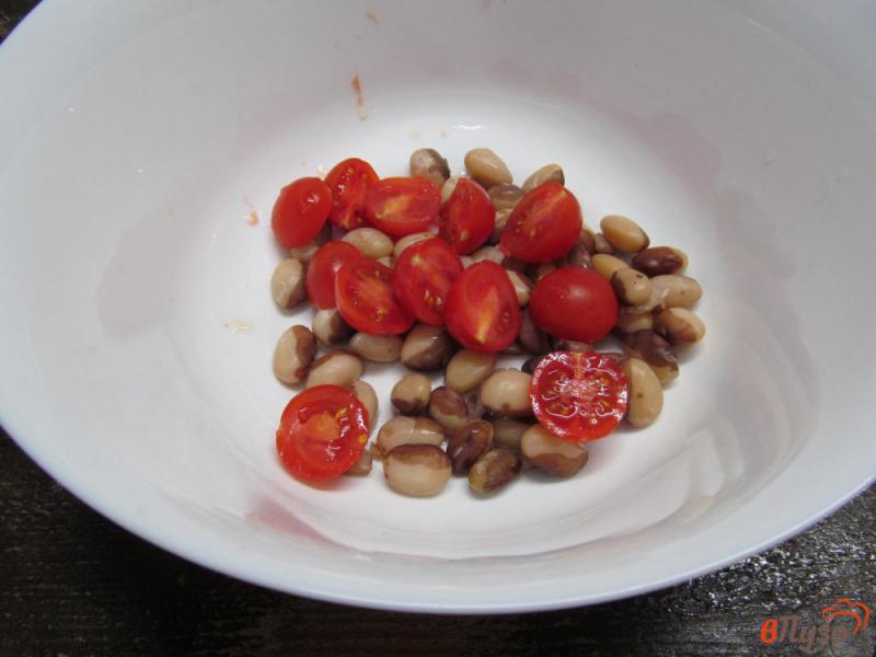 Фото приготовление рецепта: Салат из фасоли с помидором черри шаг №3