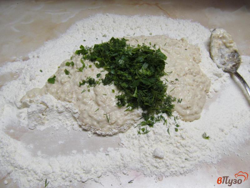 Фото приготовление рецепта: Хлеб с зеленью и овсяными хлопьями шаг №5