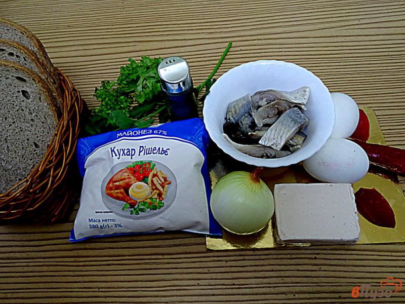 Фото приготовление рецепта: Бутерброды с сельдью и яичным салатом шаг №1