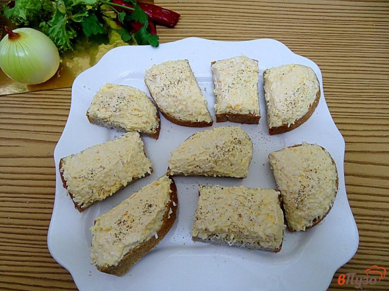 Фото приготовление рецепта: Бутерброды с сельдью и яичным салатом шаг №6