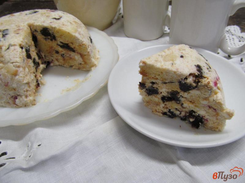 Фото приготовление рецепта: Пирог из бисквита с черносливом шаг №10