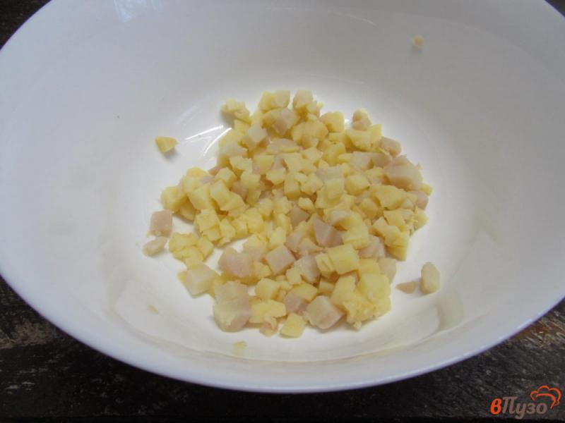 Фото приготовление рецепта: Салат из картофеля с консервированным горошком шаг №1