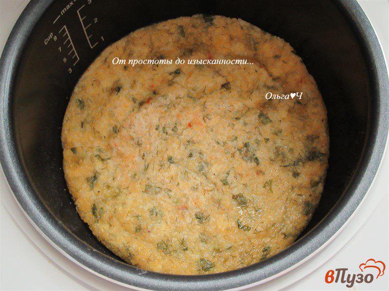 Фото приготовление рецепта: Кукурузная лепешка с зеленью шаг №4