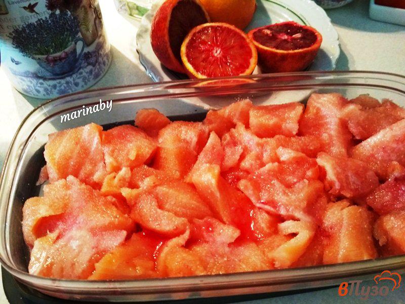 Фото приготовление рецепта: Слабосоленый лосось в апельсиновом соке шаг №2