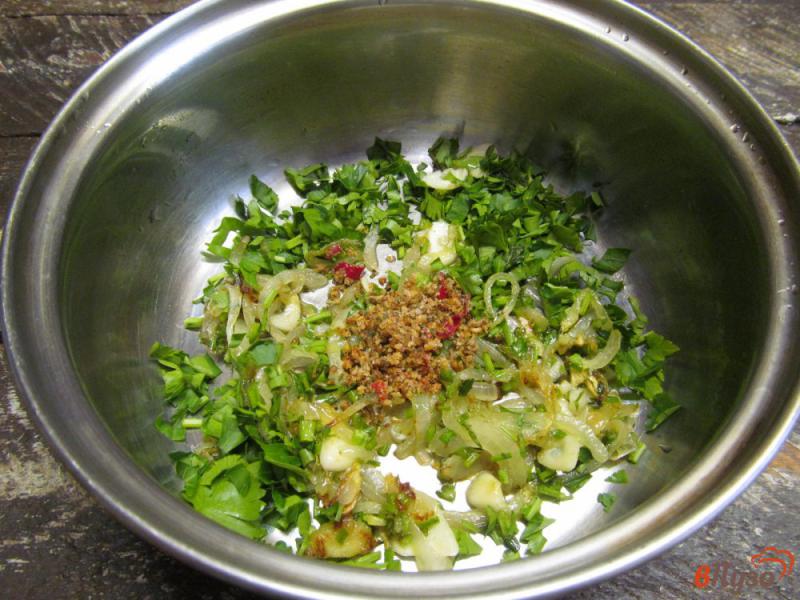 Фото приготовление рецепта: Ароматный картофель в соусе из петрушки шаг №3