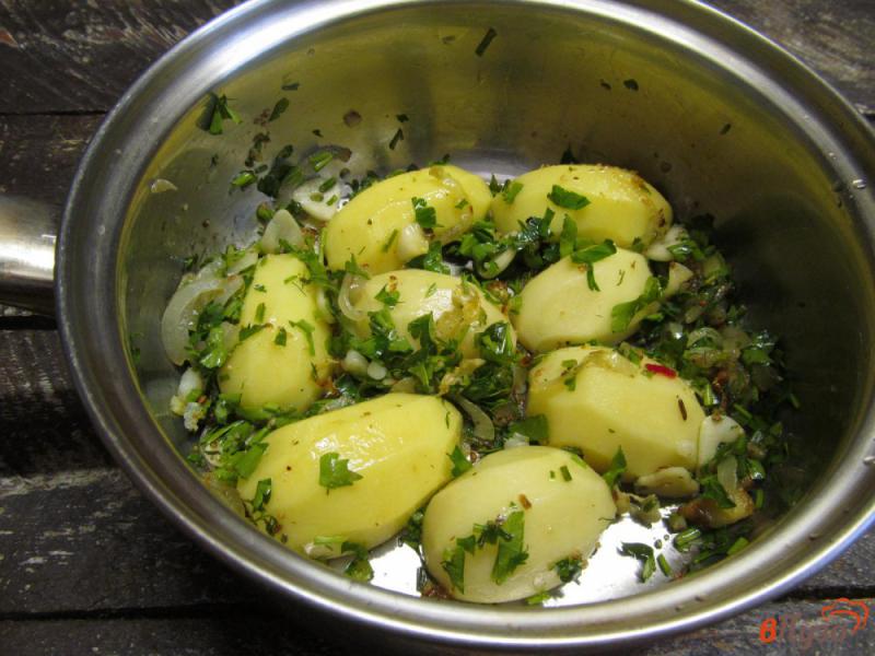 Фото приготовление рецепта: Ароматный картофель в соусе из петрушки шаг №4