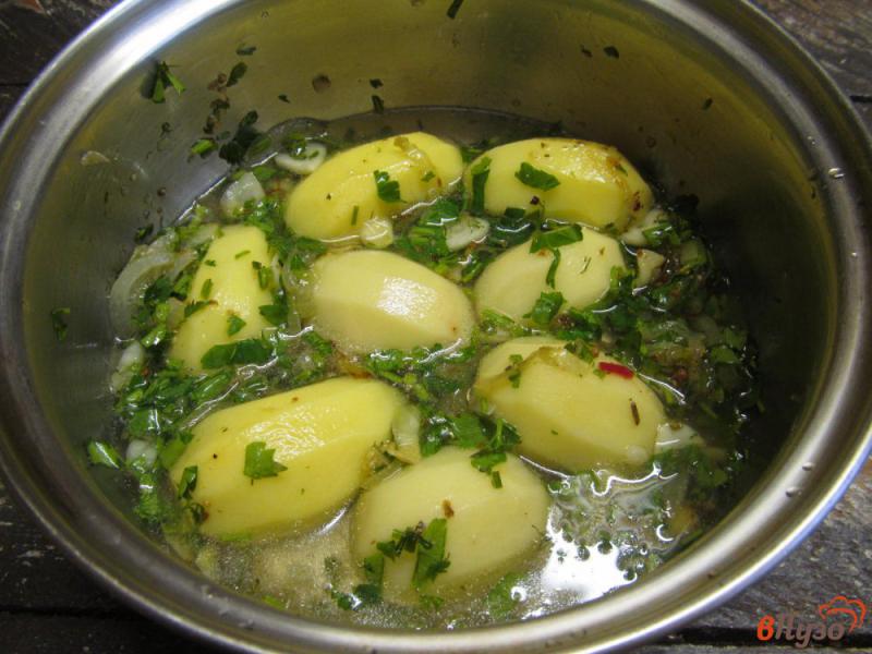 Фото приготовление рецепта: Ароматный картофель в соусе из петрушки шаг №5