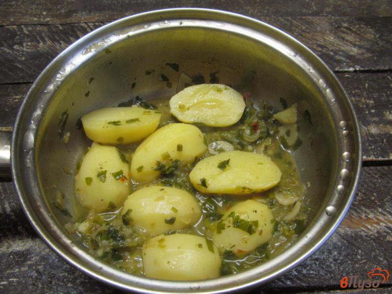 Фото приготовление рецепта: Ароматный картофель в соусе из петрушки шаг №6