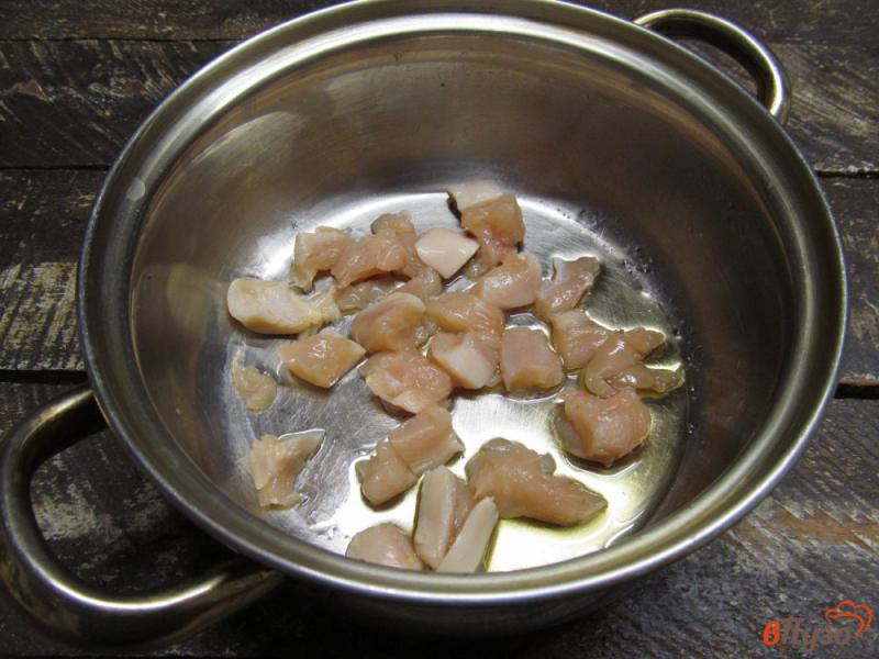 Фото приготовление рецепта: Куриный суп с рисом и томатом шаг №1