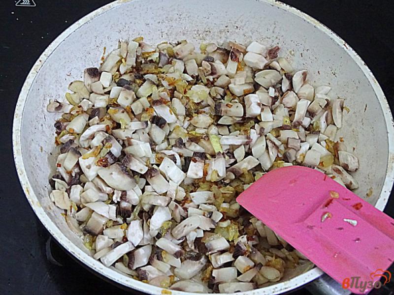 Фото приготовление рецепта: Котлеты фаршированные сыром и грибами шаг №4