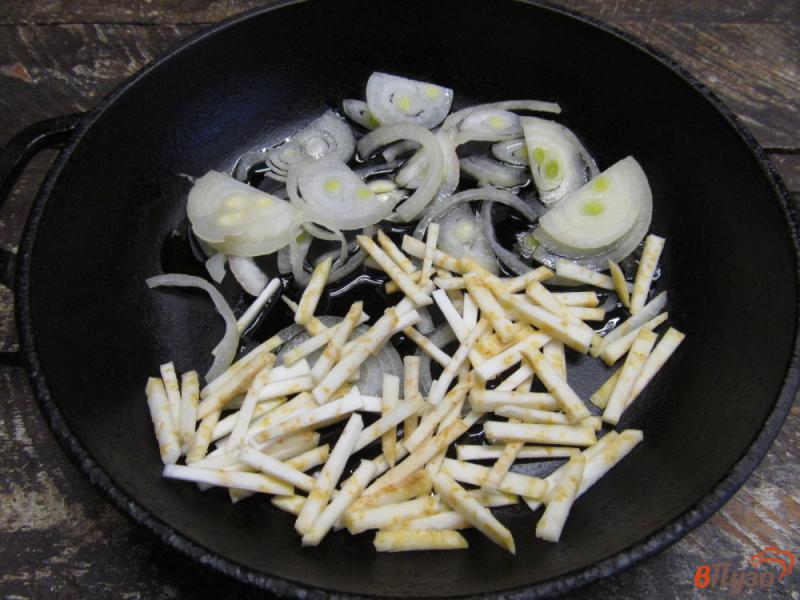 Фото приготовление рецепта: Салат грибной с рисом и цыпленком шаг №2