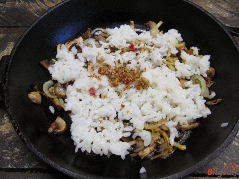 Фото приготовление рецепта: Салат грибной с рисом и цыпленком шаг №4