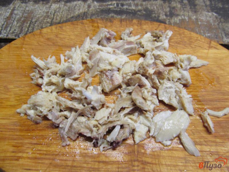 Фото приготовление рецепта: Салат грибной с рисом и цыпленком шаг №6