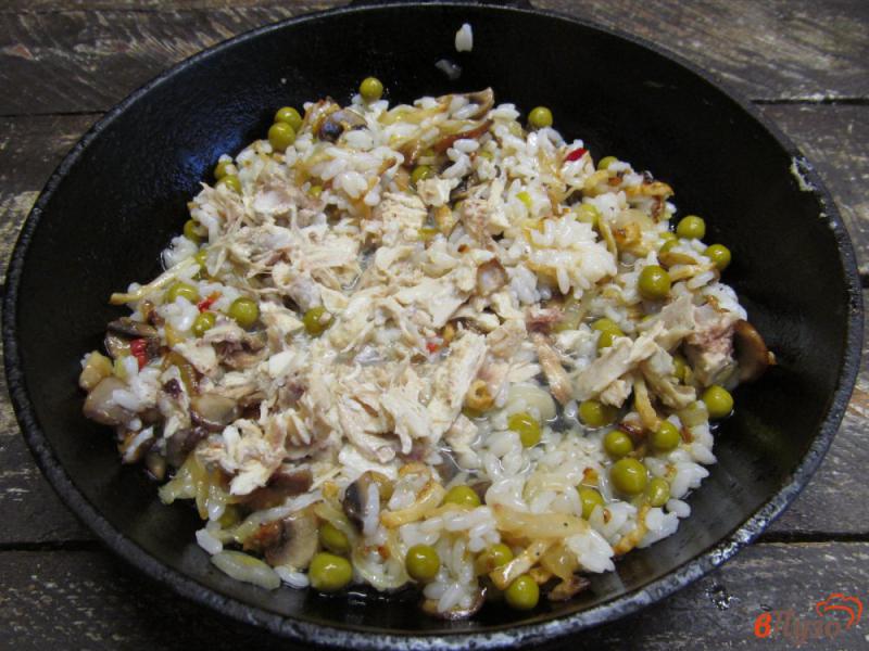 Фото приготовление рецепта: Салат грибной с рисом и цыпленком шаг №7