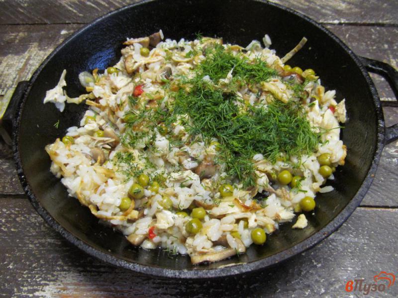 Фото приготовление рецепта: Салат грибной с рисом и цыпленком шаг №8