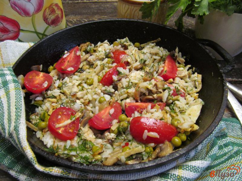 Фото приготовление рецепта: Салат грибной с рисом и цыпленком шаг №10