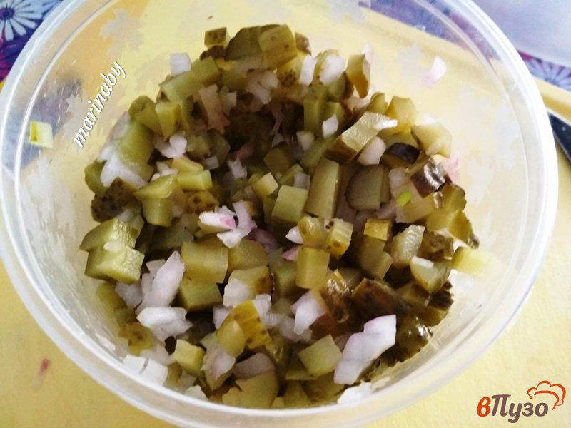 Фото приготовление рецепта: Мясной салат «Оливье» из копченного языка и курицы гриль шаг №3