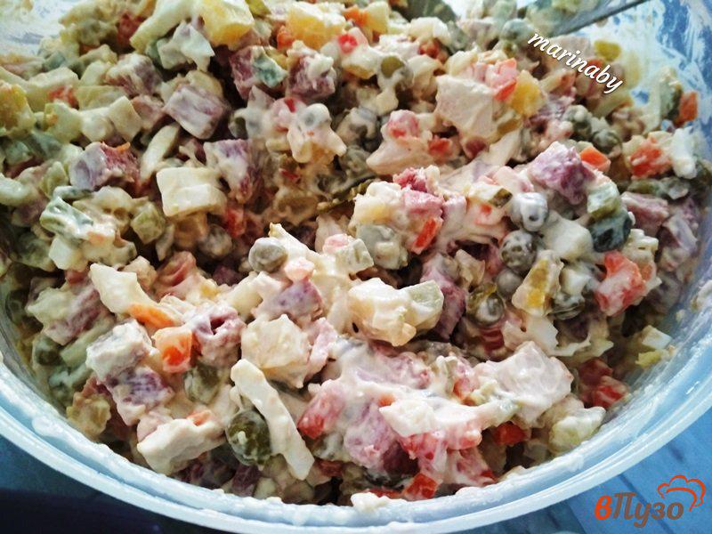Фото приготовление рецепта: Мясной салат «Оливье» из копченного языка и курицы гриль шаг №10
