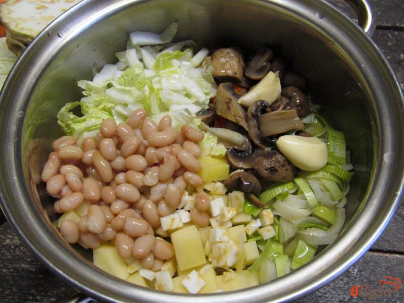 Фото приготовление рецепта: Овощной суп на грибном бульоне шаг №3