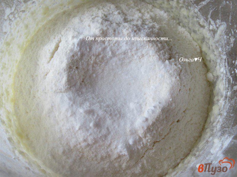 Фото приготовление рецепта: Творожный пирог с кокосовой стружкой шаг №4