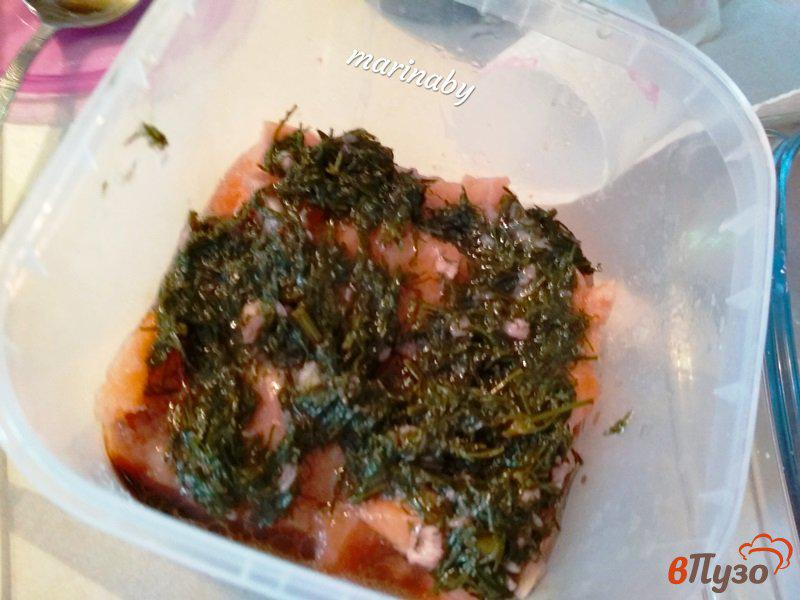 Фото приготовление рецепта: Малосоленый лосось в укропно-чесночном маринаде шаг №6