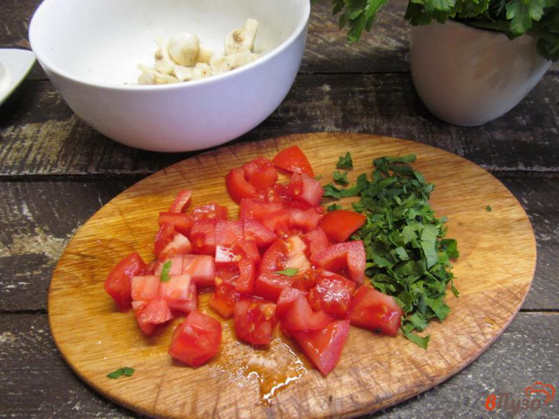 Фото приготовление рецепта: Салат с грибами и сыром фета шаг №3